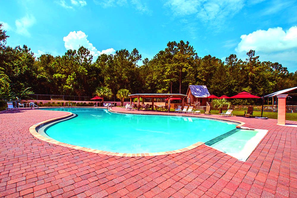 The colorful swimming pool at the Williston Crossings RV Resort located in
Williston FLorida